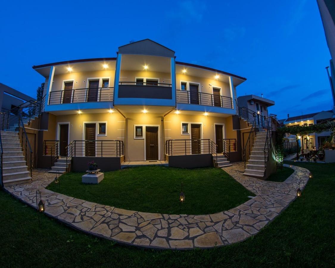 Dafni'S Seaside Luxury Studios Nikiti  Luaran gambar