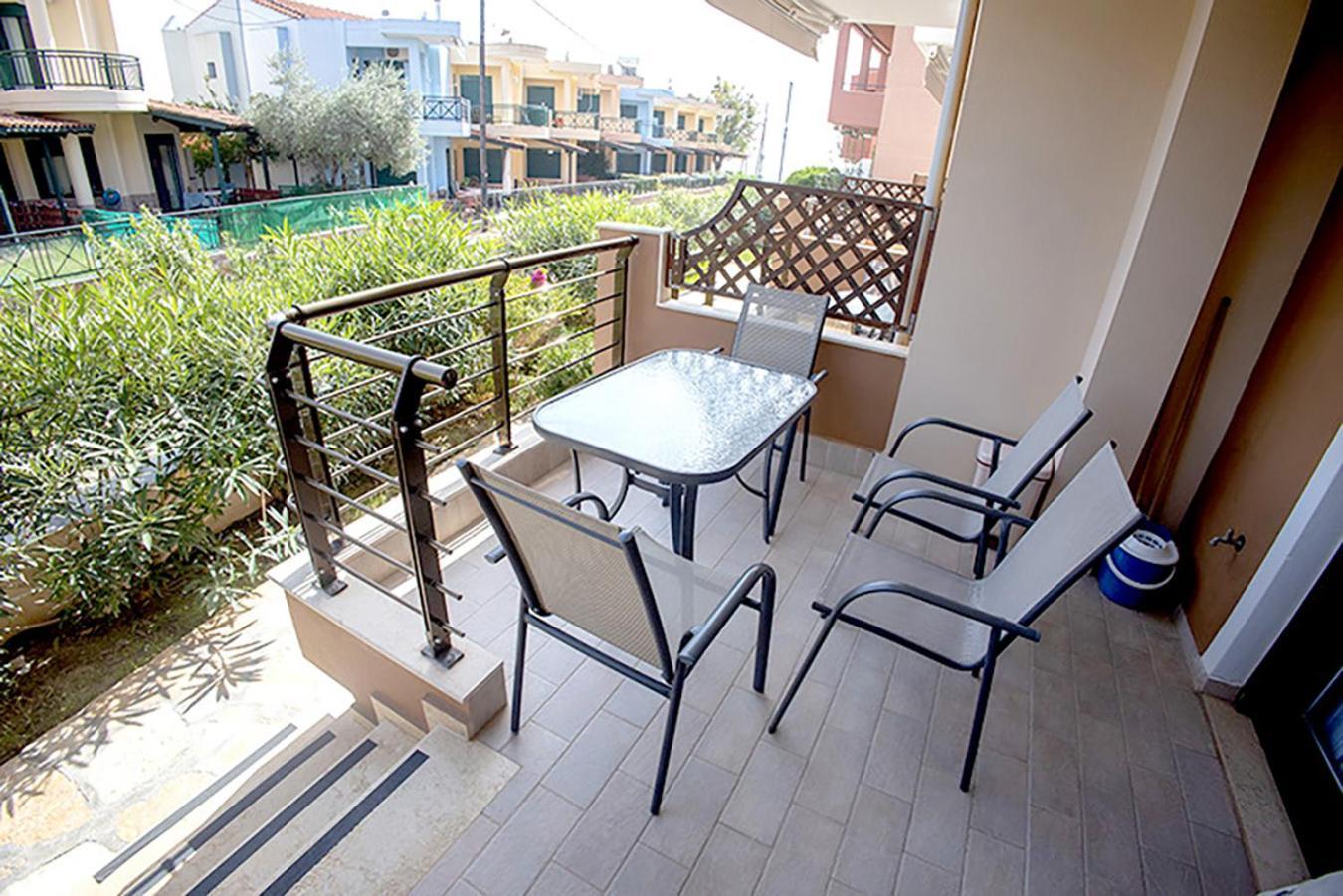 Dafni'S Seaside Luxury Studios Nikiti  Luaran gambar