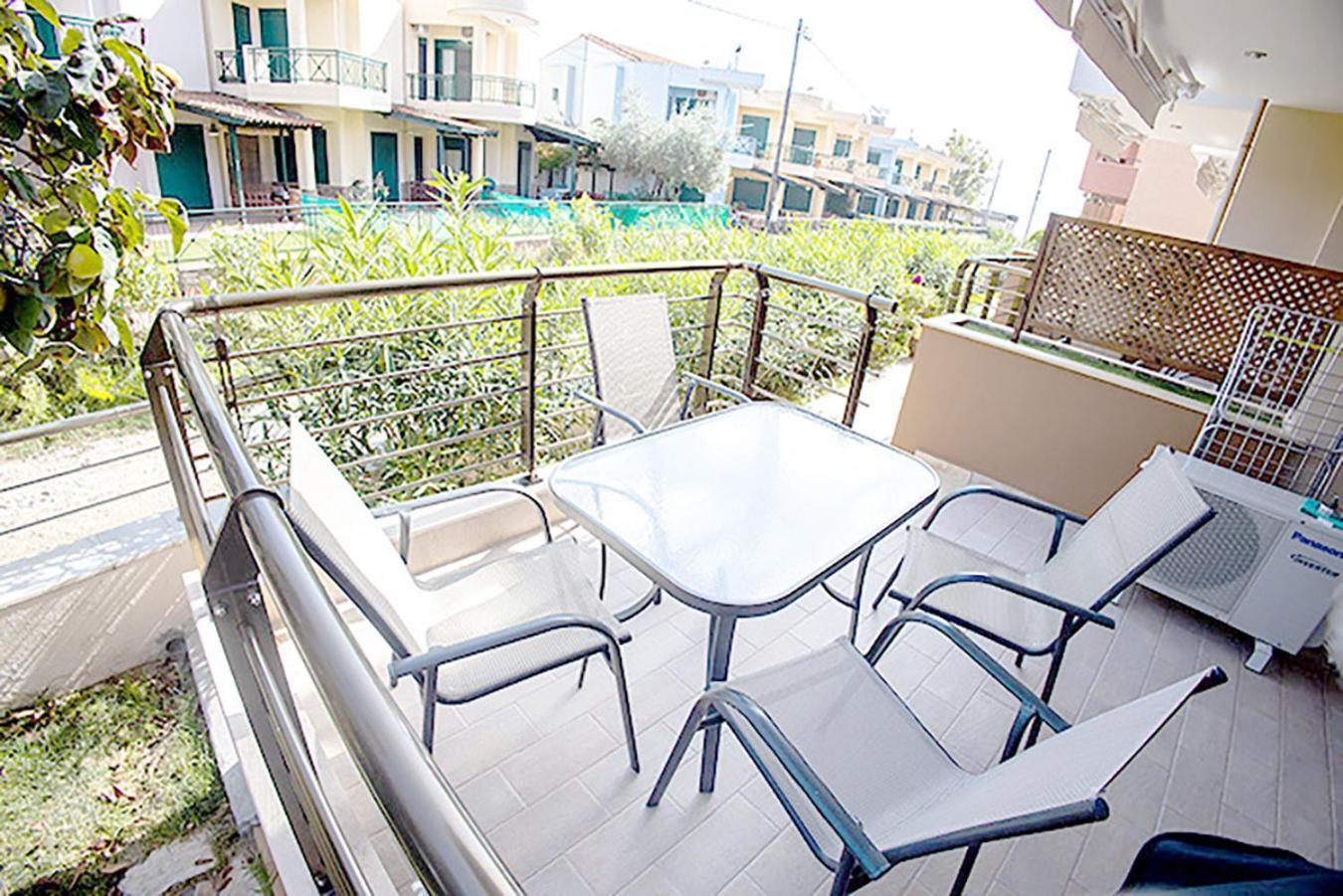 Dafni'S Seaside Luxury Studios Nikiti  Luaran gambar