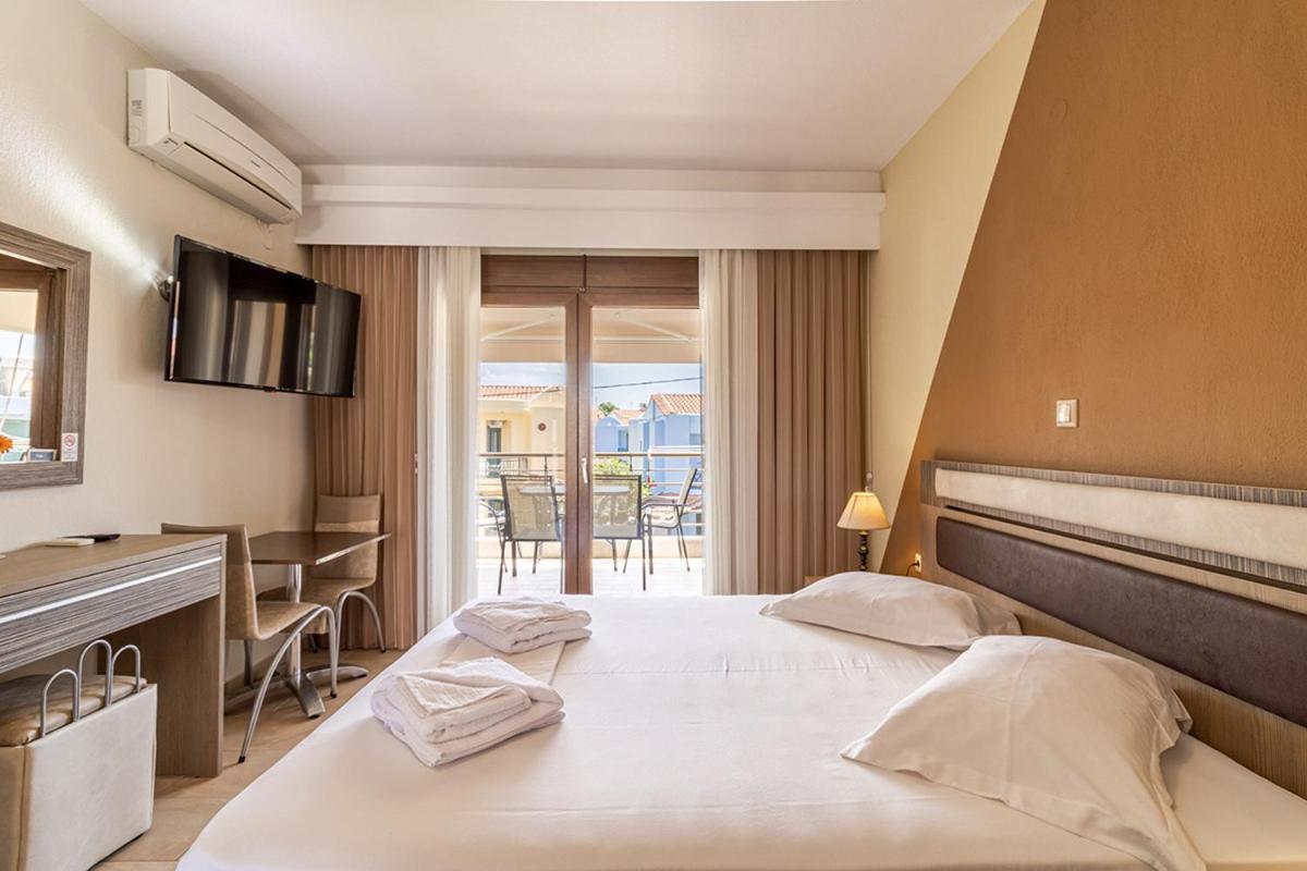 Dafni'S Seaside Luxury Studios Nikiti  Luaran gambar
