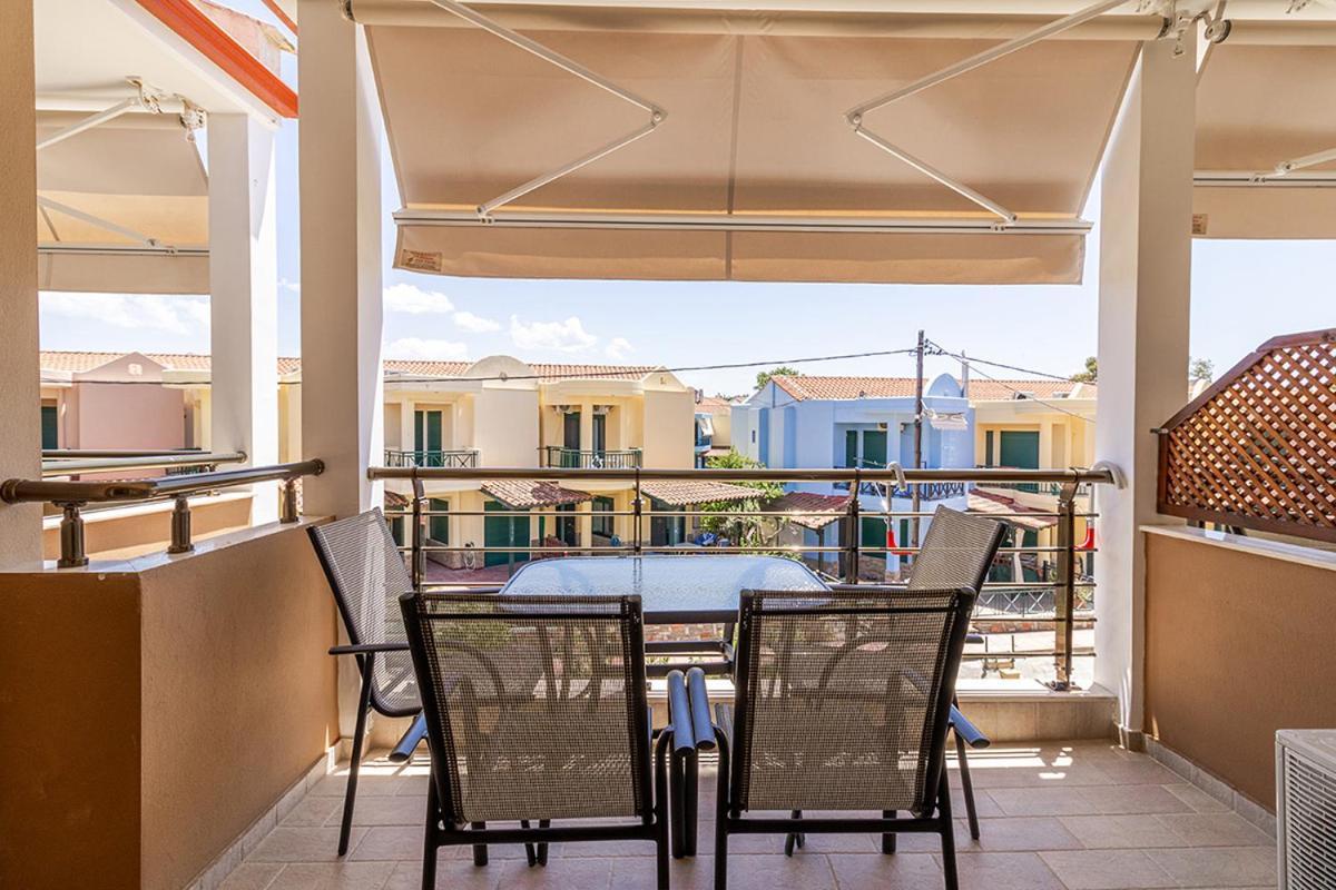 Dafni'S Seaside Luxury Studios Nikiti  Luaran gambar