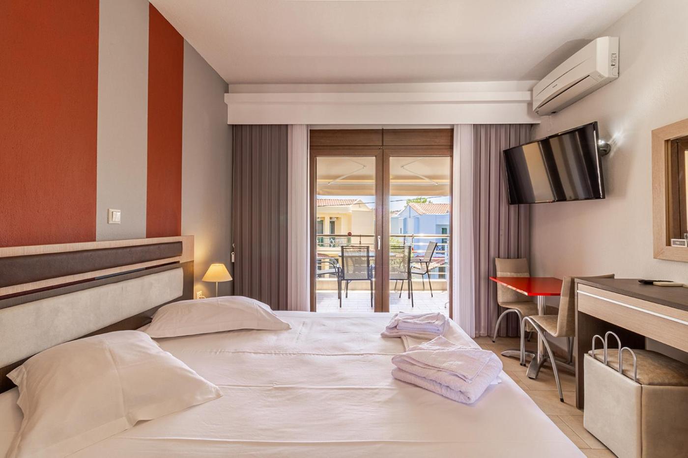 Dafni'S Seaside Luxury Studios Nikiti  Luaran gambar