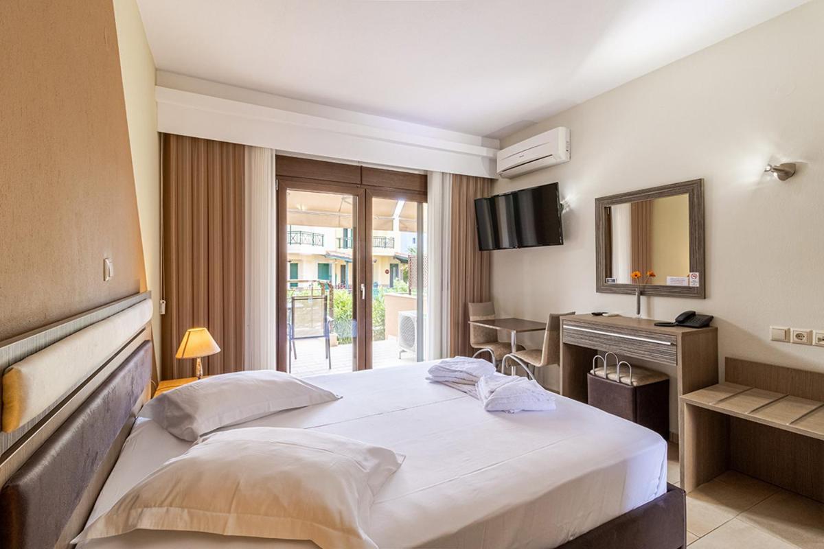 Dafni'S Seaside Luxury Studios Nikiti  Luaran gambar