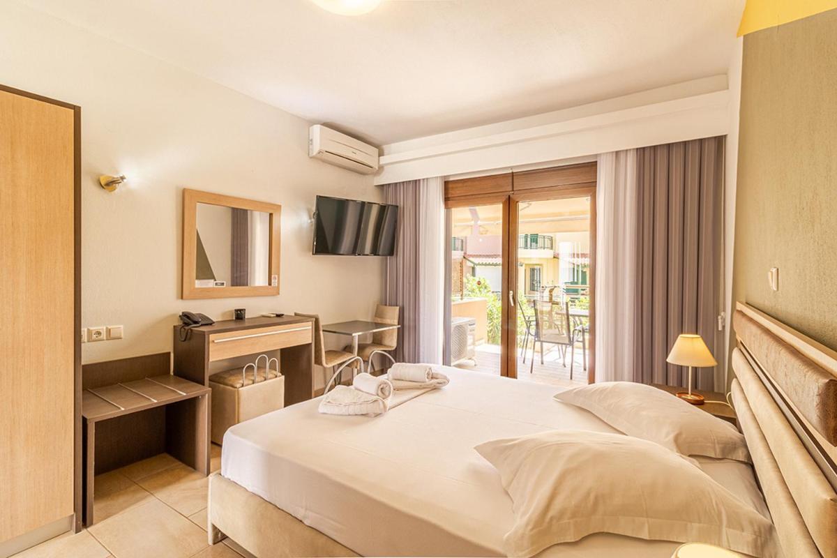 Dafni'S Seaside Luxury Studios Nikiti  Luaran gambar