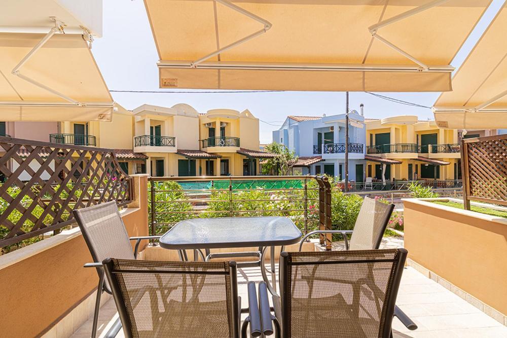 Dafni'S Seaside Luxury Studios Nikiti  Luaran gambar